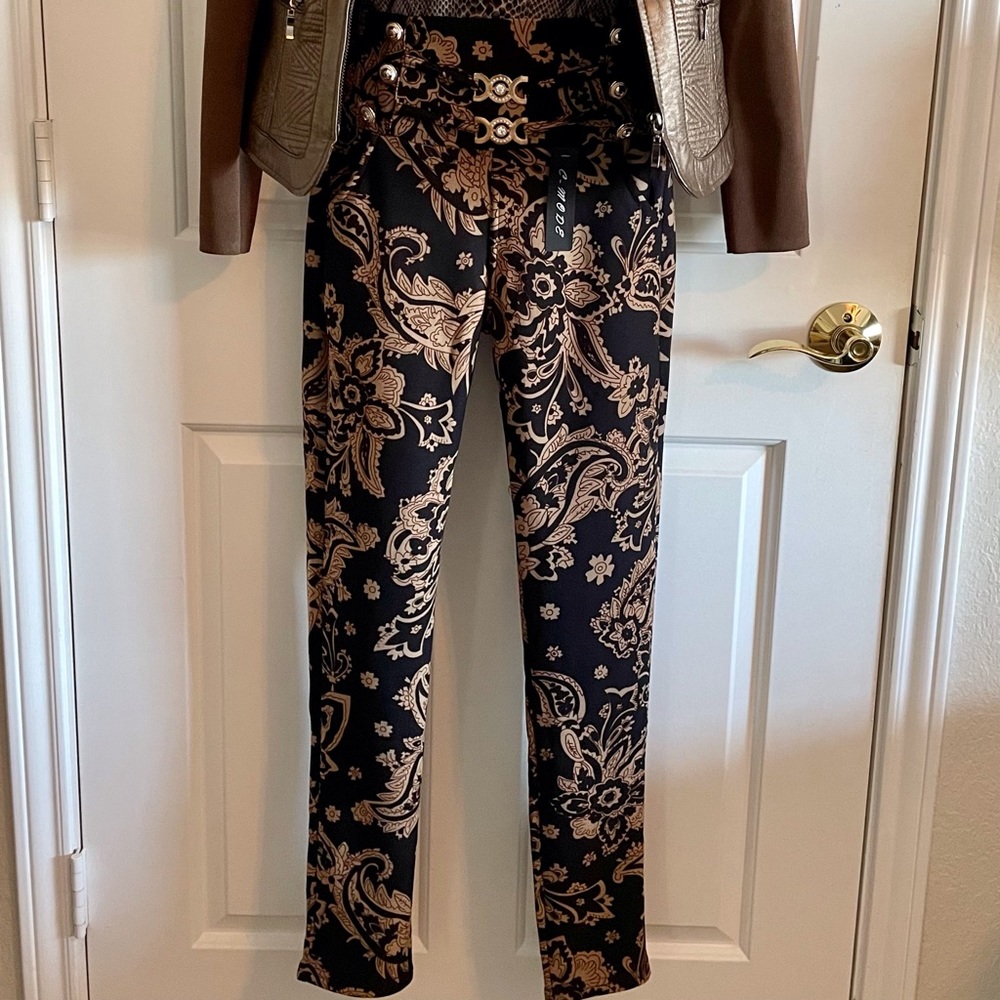 Black & Gold Fleece Lined High Waisted Paisley Jeggings w/Gold hardware